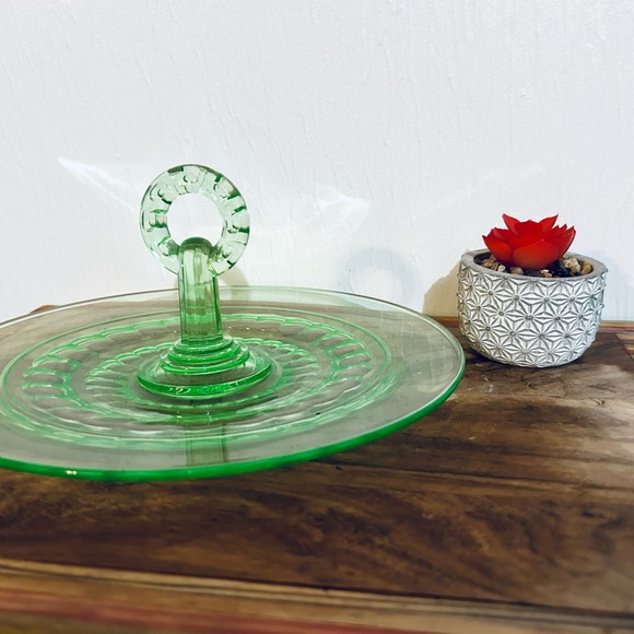 Vintage Uranium / Depression Glass Handled Server Plate Sandwich Platter Tray - Picture 3 of 10